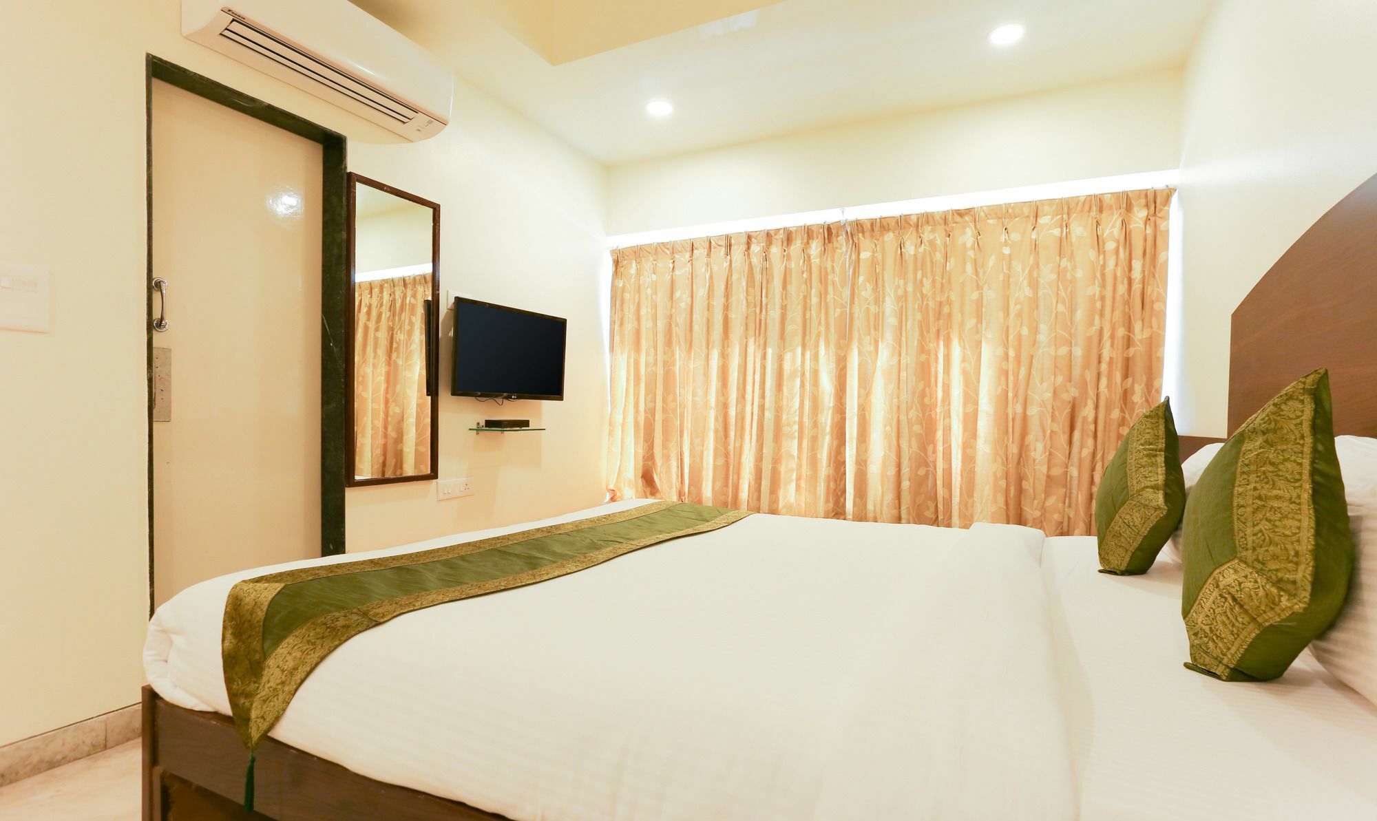 Itsy Hotels Hill View Ex Pune Extérieur photo