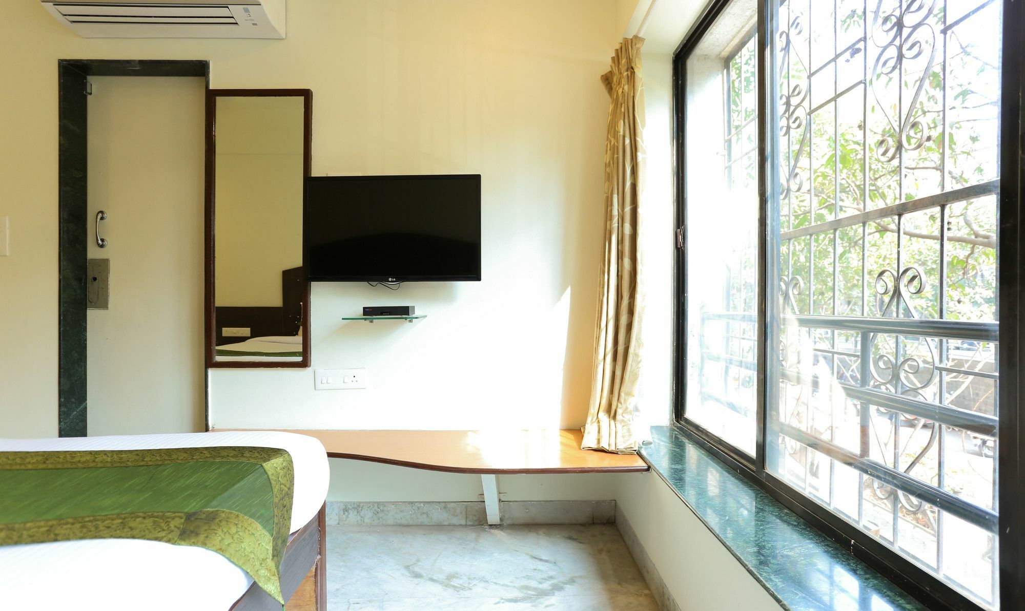 Itsy Hotels Hill View Ex Pune Extérieur photo