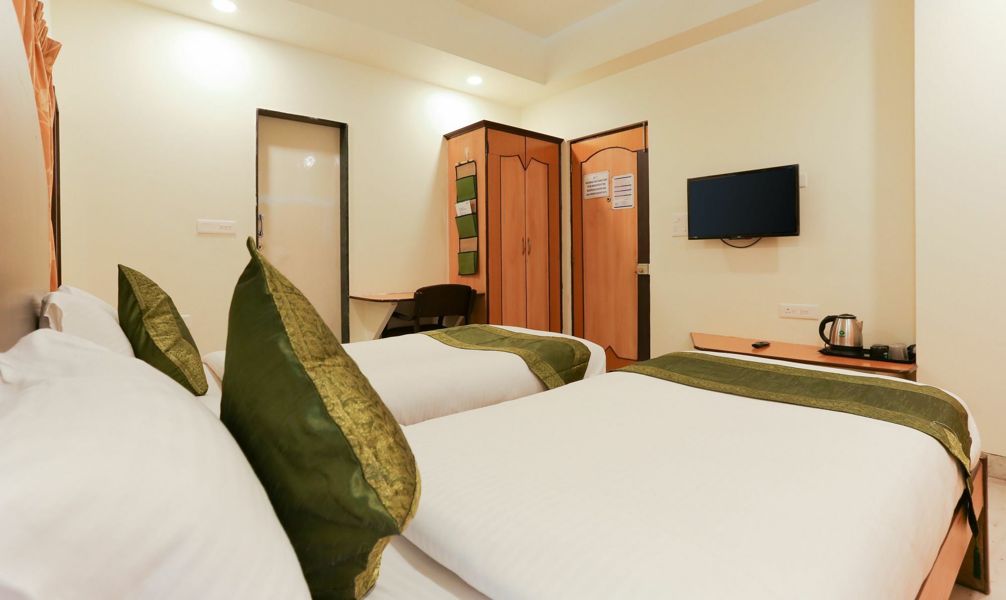 Itsy Hotels Hill View Ex Pune Extérieur photo