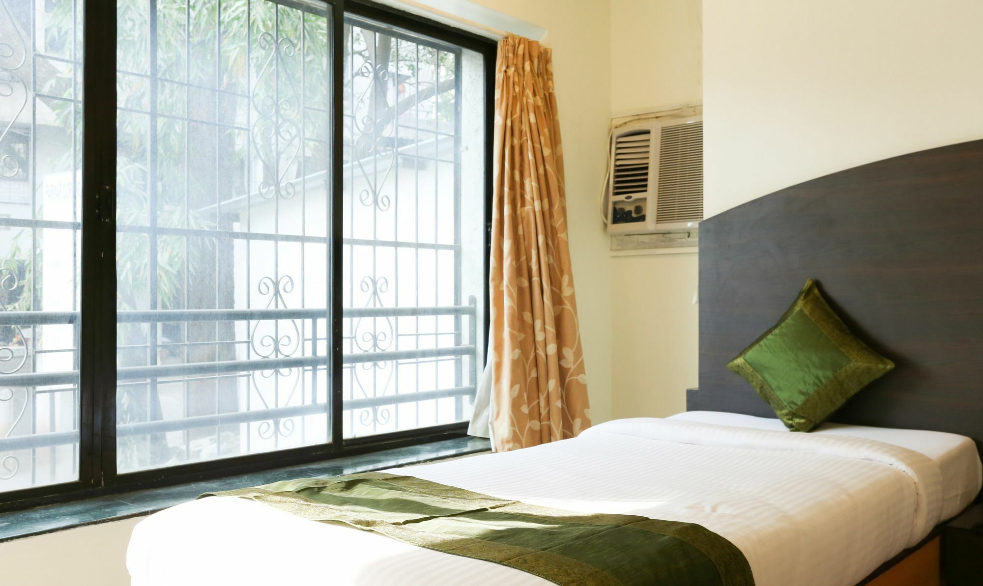 Itsy Hotels Hill View Ex Pune Extérieur photo