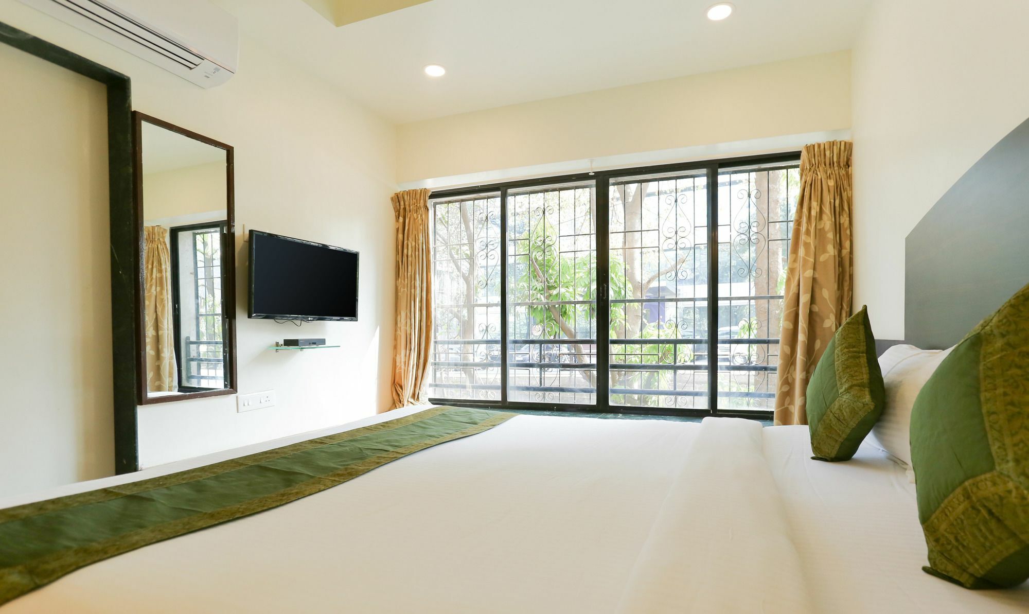 Itsy Hotels Hill View Ex Pune Extérieur photo