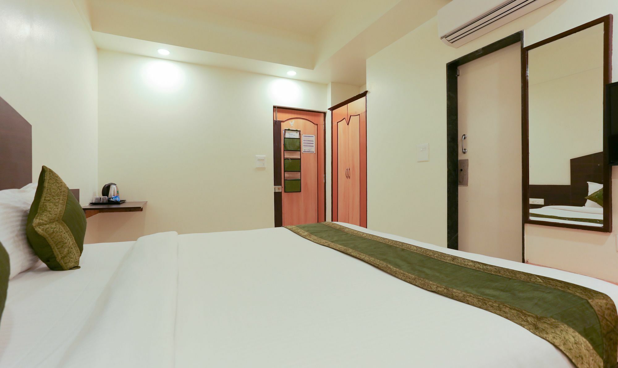 Itsy Hotels Hill View Ex Pune Extérieur photo