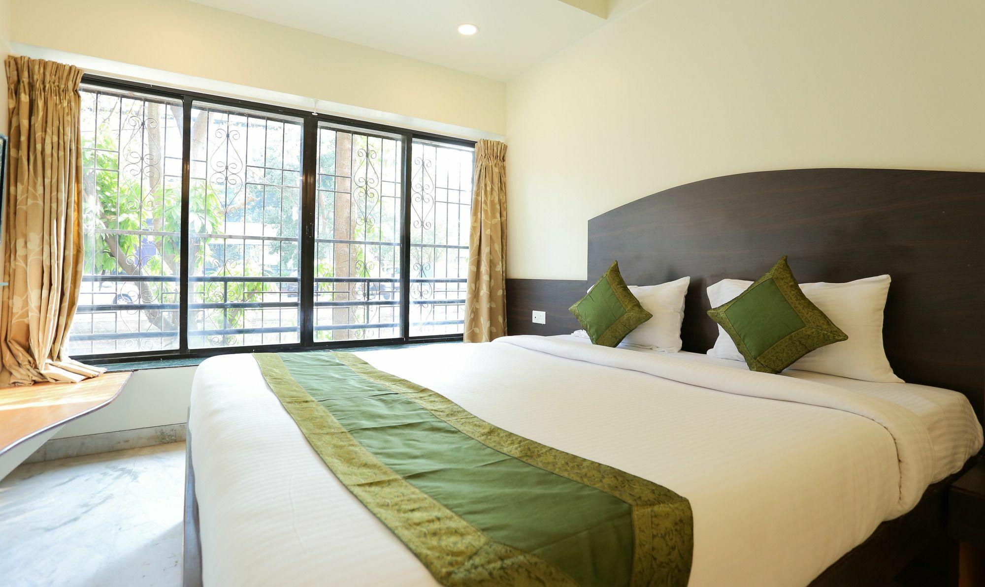 Itsy Hotels Hill View Ex Pune Extérieur photo